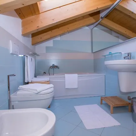 Lejlighed Sleeps 4 Pool Air Con Lenno