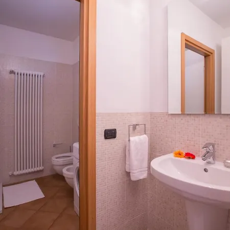 Lejlighed Sleeps 4 Pool Air Con