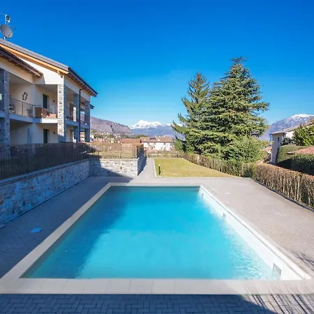 Sleeps 4 Pool Air Con