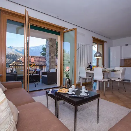 Sleeps 4 Pool Air Con Lenno