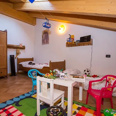 Lejlighed Sleeps 4 Pool Air Con